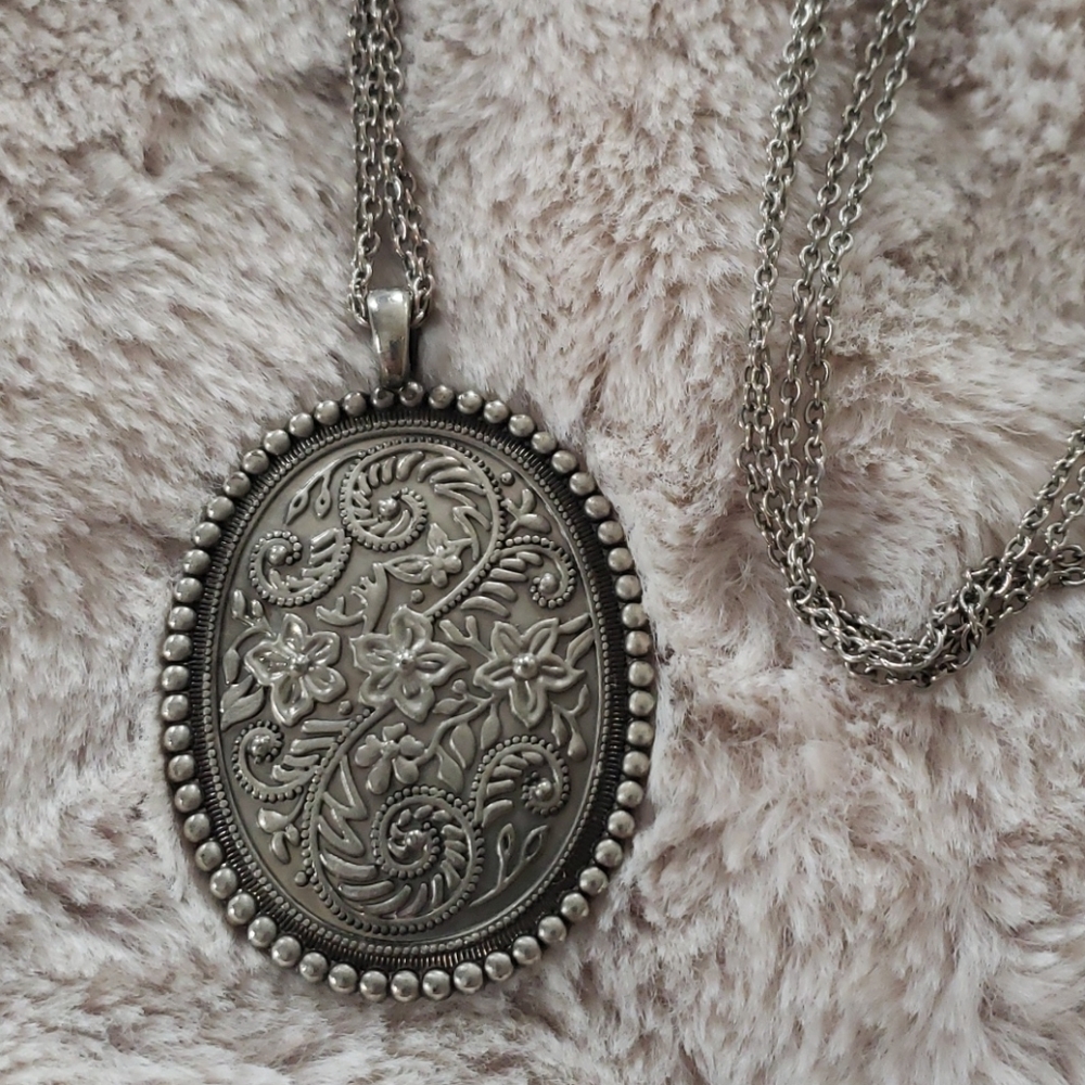 Pewter colored mirrored pendant necklace